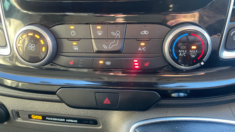 Ford Transit Custom 300 L2 Diesel Fwd 2.0 EcoBlue 130ps Low Roof Limited Van